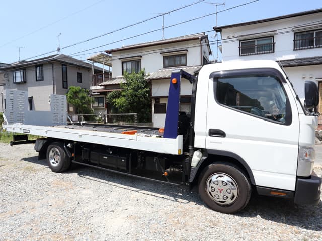 お客様の車が自走できなくなった場合に出動する積載車